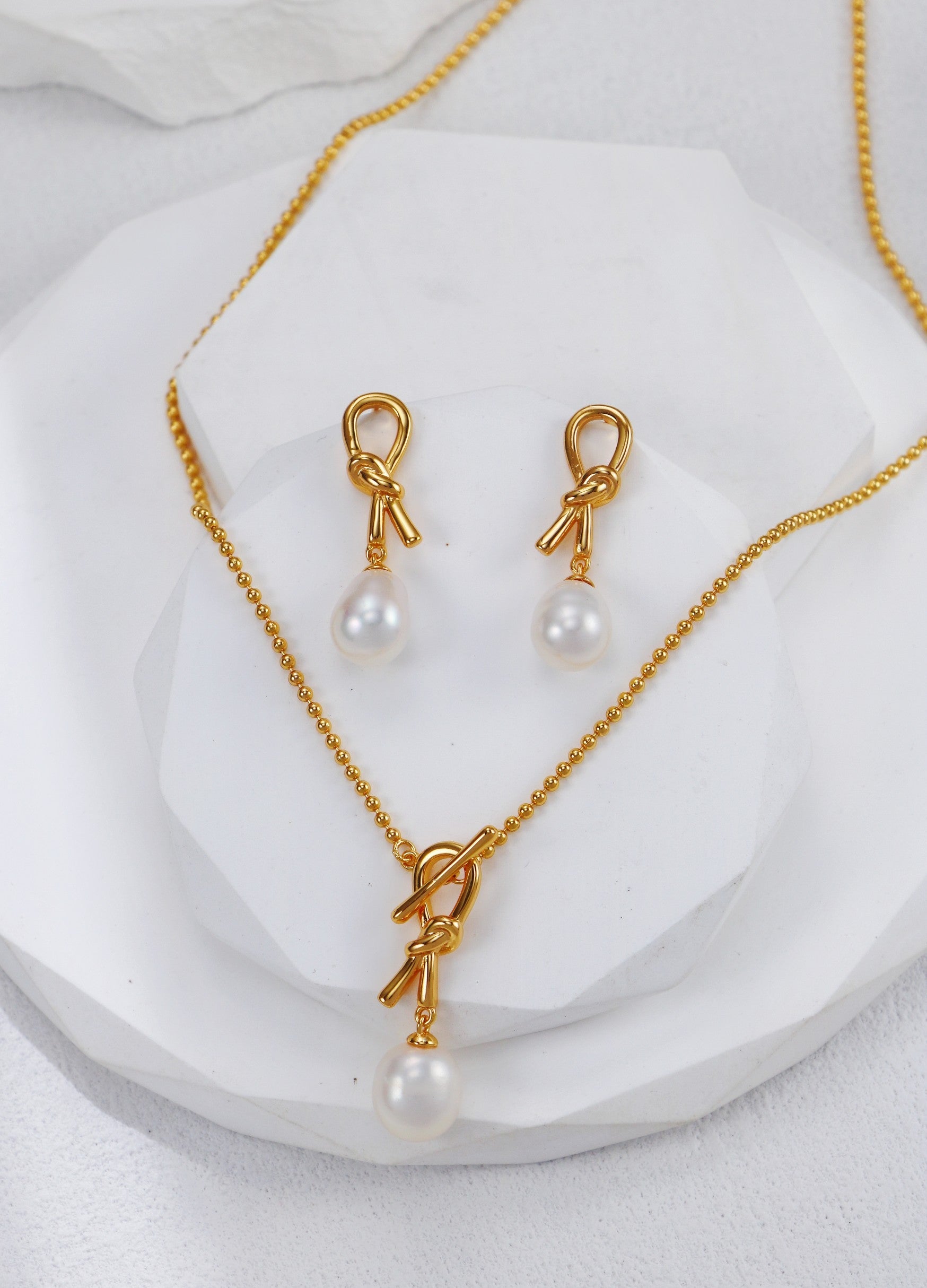 Ruyi Knot Pearl Necklace