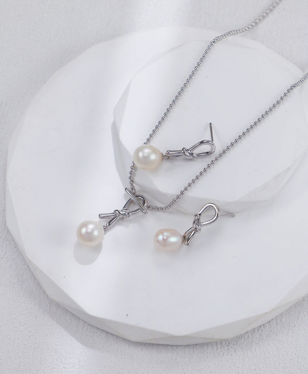 Ruyi Knot Pearl Necklace
