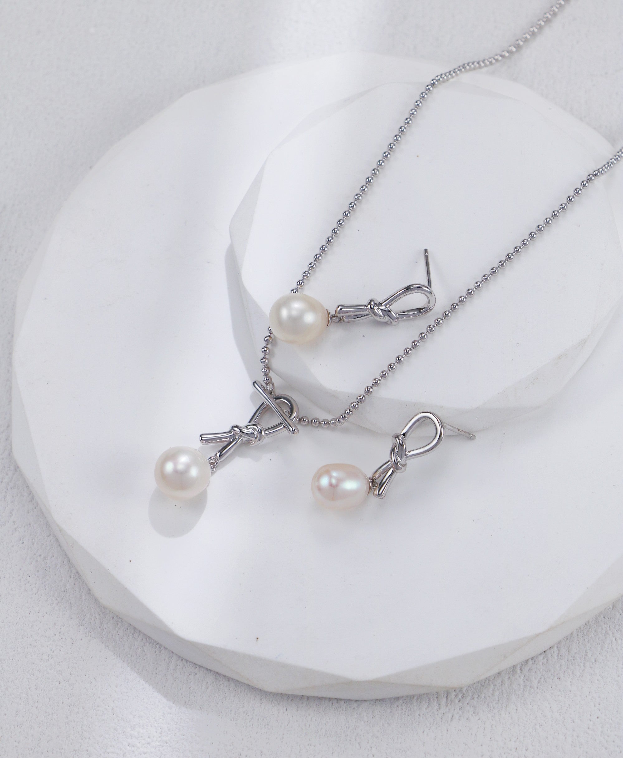 Ruyi Knot Pearl Necklace